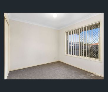 Private Sanctuary in Wynnum West - Backing onto Reserve! - Photo 4