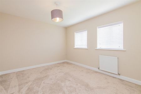 4 bed House - Detached To Let - Photo 5
