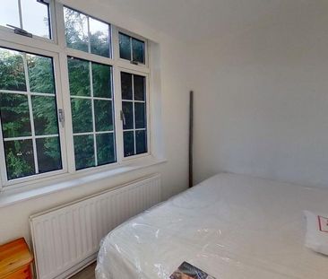 4 bedroom semi-detached house to rent - Photo 4