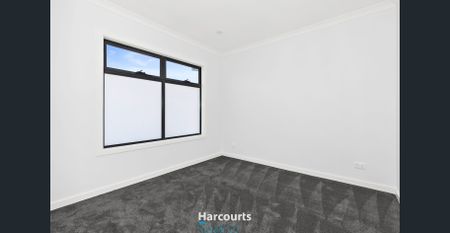 Luxurious Low-Maintenance Living in a Blue-Chip location! - Photo 4