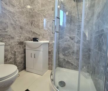 Ling Avenue - Photo 6