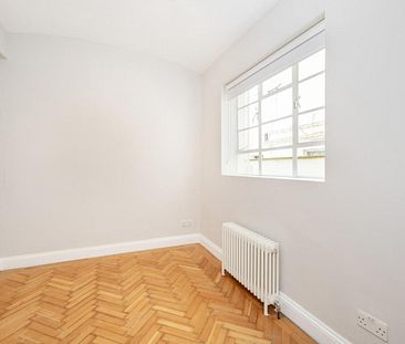 2 bedroom flat in Belsize Park - Photo 1