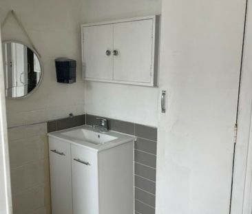 LOCATION LOCATION - Photo 4