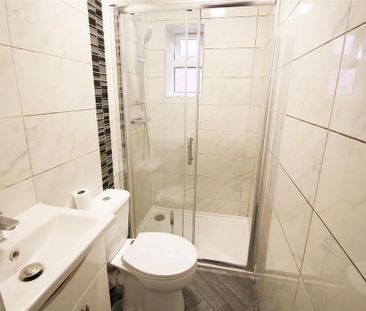 2 bedroom end of terrace house to rent - Photo 4