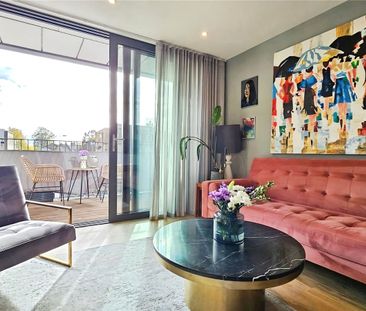 Fairfield Avenue, Staines-upon-Thames, Surrey, TW18 4JH - Photo 1