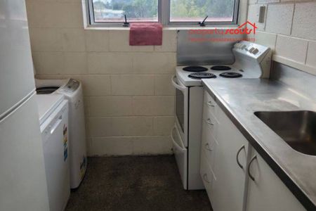 Cozy central semi-furnished unit - Photo 5