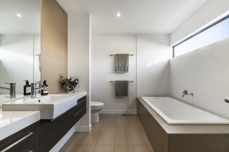 CONTEMPORARY LIFESTYLE ON THE BEACH EDGE! - Photo 3