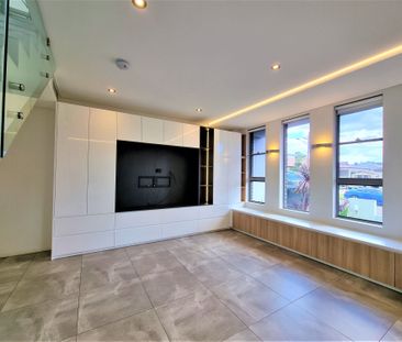 Stylish and Timeless Four Bedrooms Duplex - Photo 6