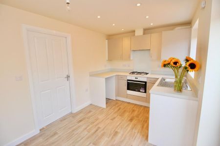 2 bedroom semi-detached house to rent - Photo 4