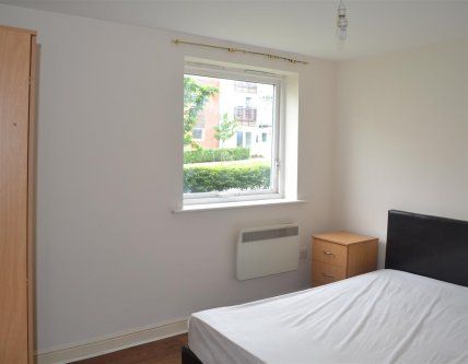 Two bedroom ground floor apartment - Siloam Place - Photo 4