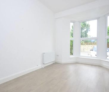 5 bedroom semi-detached house to rent - Photo 3