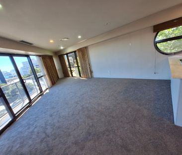 3 x Double Bedroom Apartment With A Carpark - Photo 4