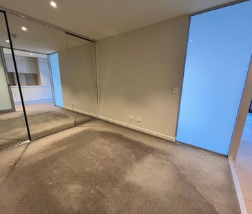 Spacious and Modern Apartment in Perfect Location! - Photo 1