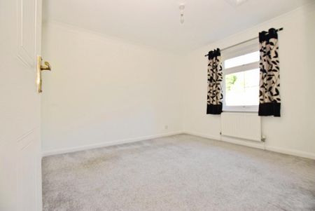 3 bedroom end of terrace house to rent - Photo 3