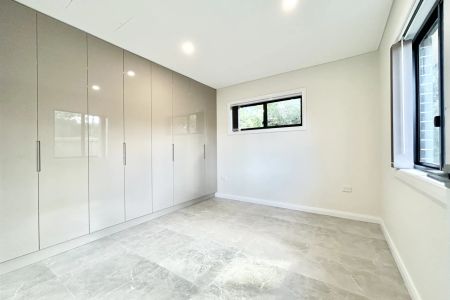 Free-standing home - water bill's included - Photo 2