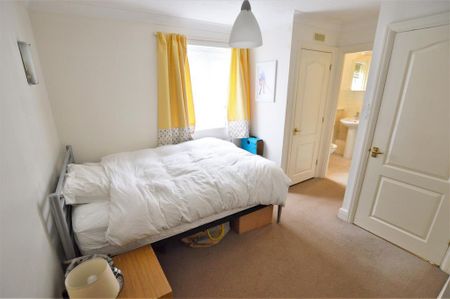 2 bedroom maisonette to rent - Photo 2