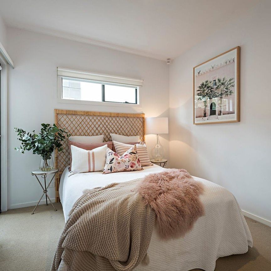 Stylish Townhouse with City Views & Private Music Studio in Prime Brunswick East - Photo 1