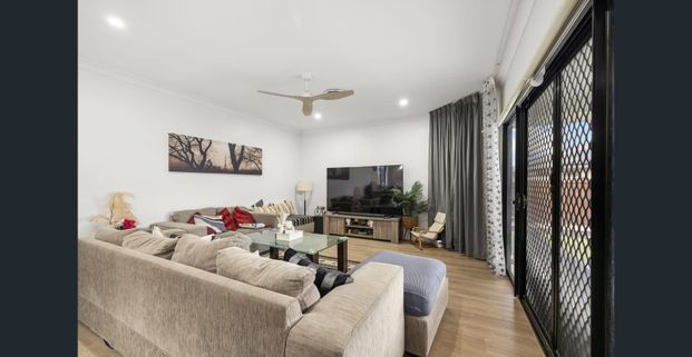 Four bedroom Modern home - Photo 1