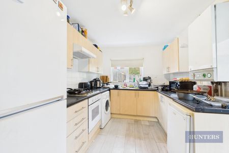 5 bedroom House To Let - Photo 4