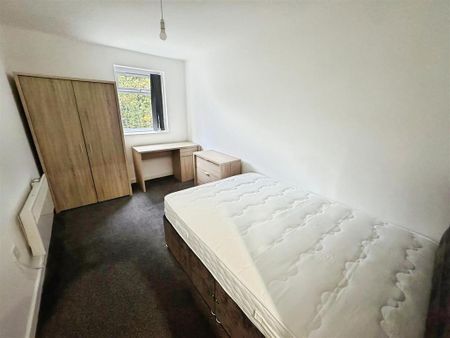 3 bedroom apartment to rent - Photo 4