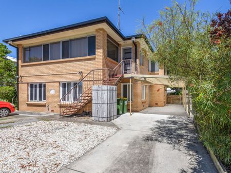 2/16 Sutherland Avenue, Labrador - Photo 4