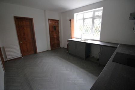 3 bedroom end of terrace house to rent - Photo 4