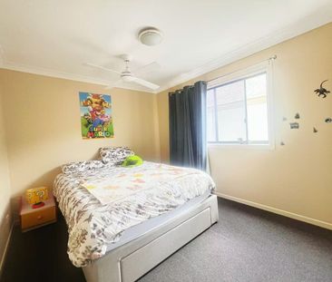 Tranquil Lake Views & Convenient Carrara Lifestyle - Photo 6