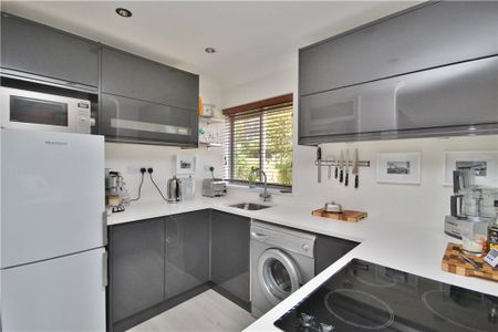 West Mount, The Mount, Guildford, Surrey, GU2 4HL - Photo 4
