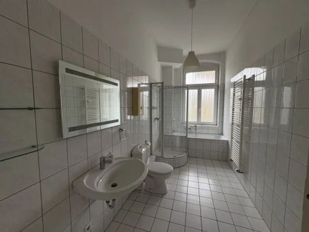 2-Zimmer Altbau mit Balkon zum Verlieben: Renoviert in Pempelfort! - Photo 3