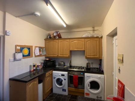 Alcuin Avenue, Tang Hall - P1407 - Photo 5