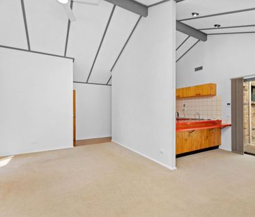 Spacious Family Home in a Peaceful Wentworth Falls Cul-de-sac - Photo 3