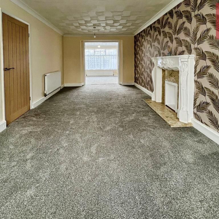 4 bedroom detached house to rent - Photo 1