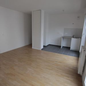 location Appartement F2 DE 41.8m² À ASNIERES - Photo 2