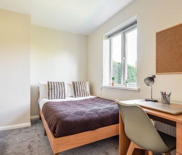 5 Bed Semi-Detached House, Hillside, BN2 - Photo 5