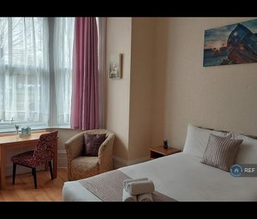 Studio to rent - Photo 6