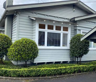 Charming 3-Bedroom Bungalow - Photo 5