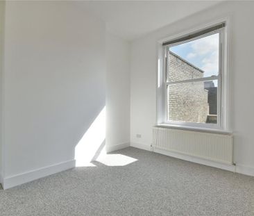 3 bedroom flat to rent - Photo 4