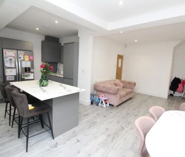 4 bedroom semi-detached house to rent - Photo 5