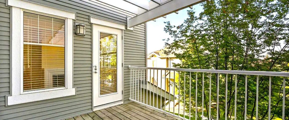 3-BR Townhouse Backing Onto Green Space — 3 Bedrooms Townhouse - Photo 1