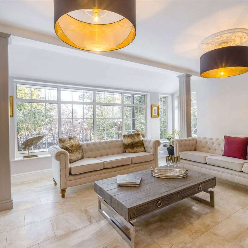 Superb Luxury home with indoor pool, outdoor kitchen and wraparound garden, beautifully furnished and well located, backing onto Mere Golf Course between Knutsford and Hale - Photo 1