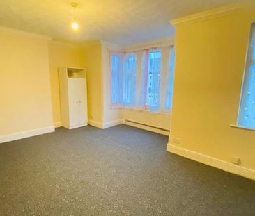 4 bedroom terraced house to rent - Photo 2