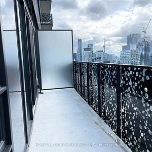 Heart of yorkville steps to TTC subway station! - Photo 2