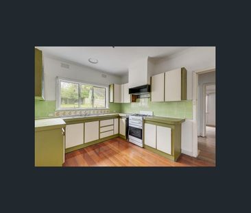 LARGE FAMILY HOME - Photo 5