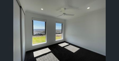 Four Bedroom Home With Stunning Views! - Photo 3