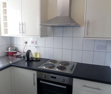 1 bedroom in a house share to rent - Photo 3