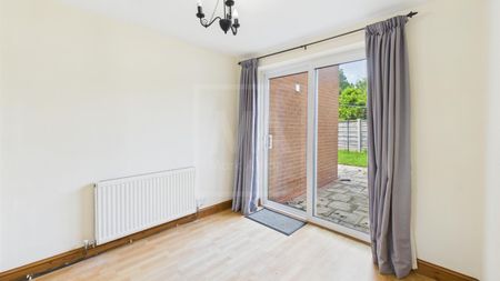 Vaudrey Drive, Woolston, Warrington, Cheshire - Photo 2