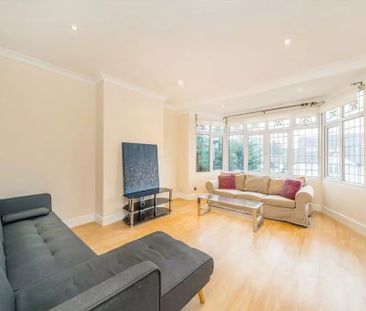 2 Bed Flat, Hurstwood Road, NW11 - Photo 1