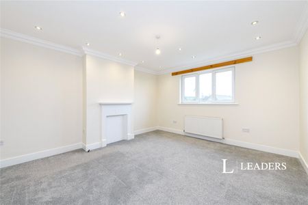 4 bedroom house to rent Coombe Road, CR0 - Photo 2