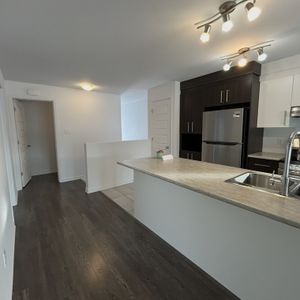 GRAND CONDO LUMINEUX À LOUER - Photo 2