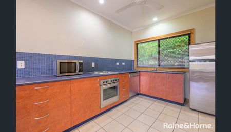 CITY CENTRE EXECUTIVE APARTMENTS WITH WATER VIEWS! - Photo 5